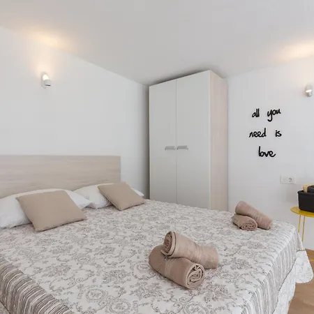Apartman Apartments Pomet - Premium Duplex Studio With City View Puhiera